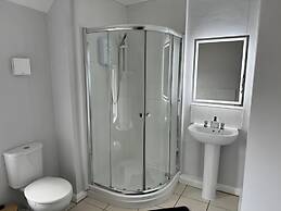 Impeccable 3-bed House in Walsall