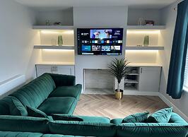 Impeccable 3-bed House in Walsall