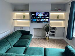 Impeccable 3-bed House in Walsall