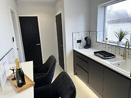 Impeccable 3-bed House in Walsall