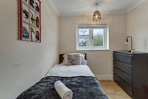 Impeccable 3-bed House in Basildon