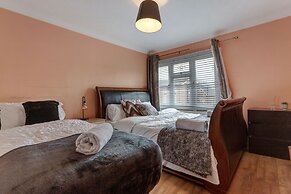 Impeccable 3-bed House in Basildon