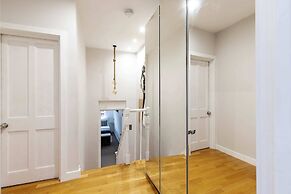 Charming Two Bed Maisonette in Notting Hill