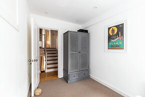 Charming Two Bed Maisonette in Notting Hill