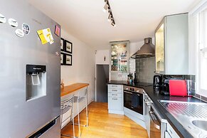 Charming Two Bed Maisonette in Notting Hill