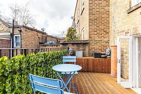 Charming Two Bed Maisonette in Notting Hill