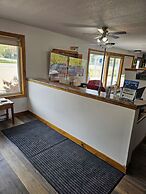 6 bdrm Cottage with Private Beach Access, BBQ, Outdoor Hot Tub, Sauna,