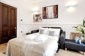 Bright and Modern Mayfair Apartment