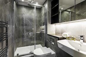 Beautiful 2 Bed Icon Tower Flat 5