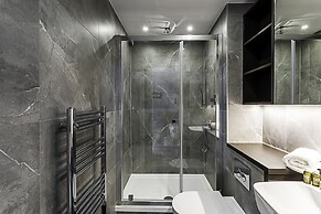 Beautiful 2 Bed Icon Tower Flat 5