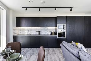 Beautiful 2 Bed Icon Tower Flat 5