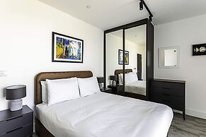 Beautiful 2 Bed Icon Tower Flat 5