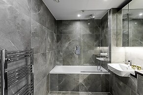 Beautiful 2 Bed Icon Tower Flat 5