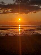 Caravan - Sleeps 6 - Pets Ok - Parking