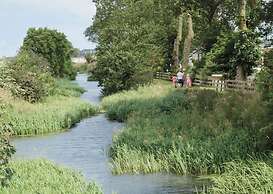 Caravan - Sleeps 6 - Pets Ok - Parking