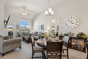 Serene Retreat With Hot Tub, Sauna, Pool & Gym