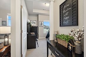 Serene Retreat With Hot Tub, Sauna, Pool & Gym