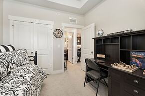 Serene Retreat With Hot Tub, Sauna, Pool & Gym