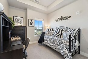 Serene Retreat With Hot Tub, Sauna, Pool & Gym