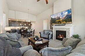 Serene Retreat With Hot Tub, Sauna, Pool & Gym