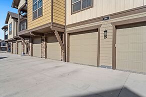 Serene Retreat With Hot Tub, Sauna, Pool & Gym