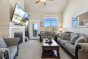 Serene Retreat With Hot Tub, Sauna, Pool & Gym