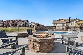 Serene Retreat With Hot Tub, Sauna, Pool & Gym