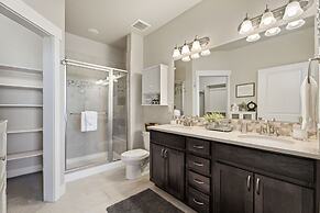 Serene Retreat With Hot Tub, Sauna, Pool & Gym