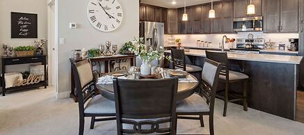 Serene Retreat With Hot Tub, Sauna, Pool & Gym