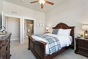 Serene Retreat With Hot Tub, Sauna, Pool & Gym