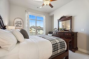 Serene Retreat With Hot Tub, Sauna, Pool & Gym