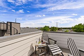 Contemporary Gem - Rooftop Deck & Private Hot Tub!