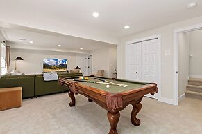 Contemporary Gem - Rooftop Deck & Private Hot Tub!