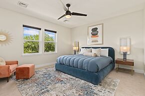 Contemporary Gem - Rooftop Deck & Private Hot Tub!