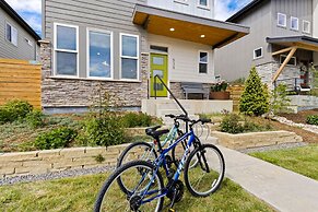 Contemporary Gem - Rooftop Deck & Private Hot Tub!