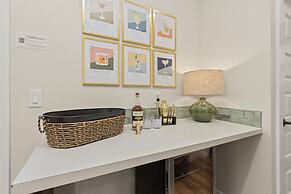 Contemporary Gem - Rooftop Deck & Private Hot Tub!