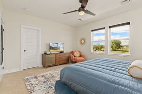 Contemporary Gem - Rooftop Deck & Private Hot Tub!