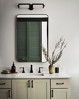 Memoir Wedgewood Houston