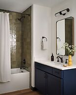 Memoir Wedgewood Houston