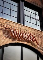 Memoir Wedgewood Houston