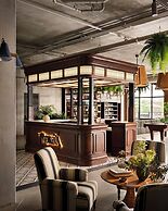 Memoir Wedgewood Houston