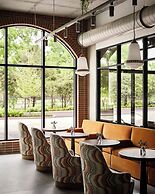 Memoir Wedgewood Houston