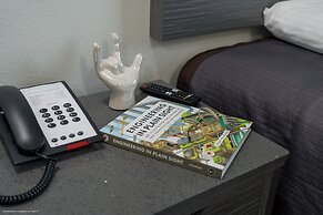 Texas Bungalows Hotel & Hotel Que at  i35 Austin Pflugerville