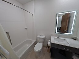 Texas Bungalows Hotel & Hotel Que at  i35 Austin Pflugerville