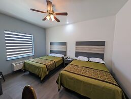 Texas Bungalows Hotel & Hotel Que at  i35 Austin Pflugerville