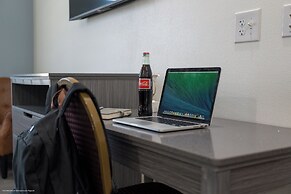 Texas Bungalows Hotel & Hotel Que at  i35 Austin Pflugerville