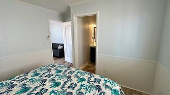 Fins Left - Next to Margaritaville