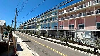 Fins Left - Next to Margaritaville