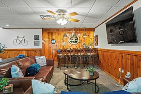 Lake View Retreat Avantstay Entertainer's Home Yard, Deck, Game Room