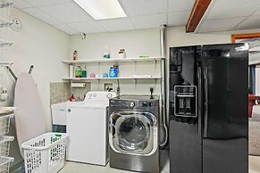 Lake View Retreat Avantstay Entertainer's Home Yard, Deck, Game Room